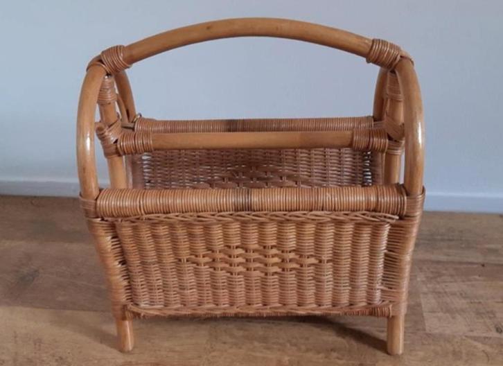 Mooie en nette rotan lektuurmand, krantenbak, retro, Huis en Inrichting, Woonaccessoires | Krantenbakken en Lectuurbakken, Zo goed als nieuw