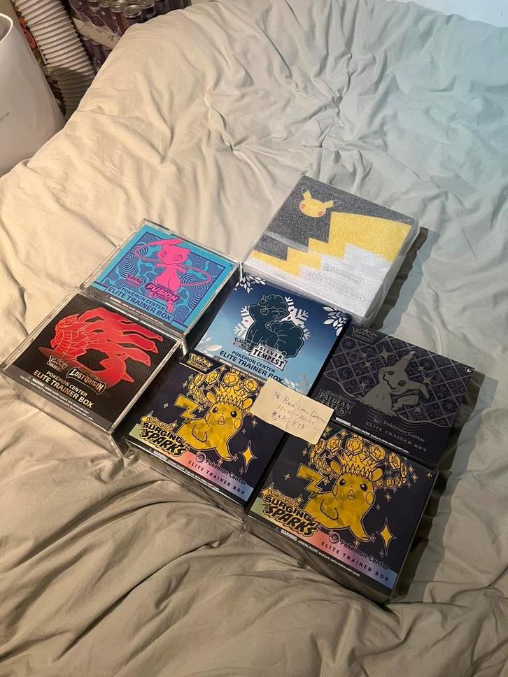 Pokemon Center ETB collectie, Hobby en Vrije tijd, Verzamelkaartspellen | Pokémon, Nieuw, Boek of Catalogus, Foil, Ophalen of Verzenden