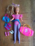 Barbie Skipper met enkele setjes kleding., Ophalen of Verzenden, Zo goed als nieuw, Barbie