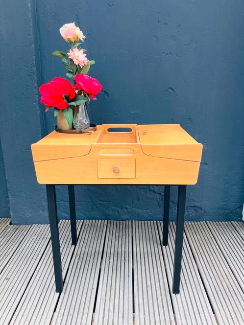 Unieke vintage naaitafel / make-up tafel / bijzettafel, Hobby en Vrije tijd, Naaien en Fournituren, Zo goed als nieuw, Ophalen