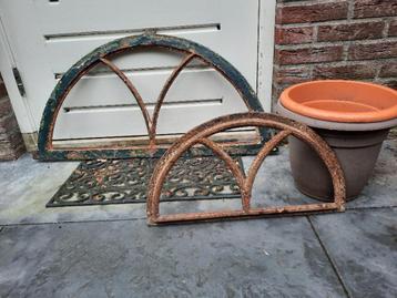 te koop 2 mooie antieke stalramen beschikbaar voor biedingen
