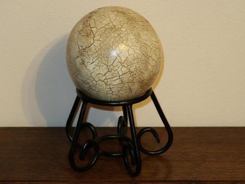 ivoor-kleurige originele vintage HeksenBol op display houder, Antiek en Kunst, Curiosa en Brocante, Verzenden