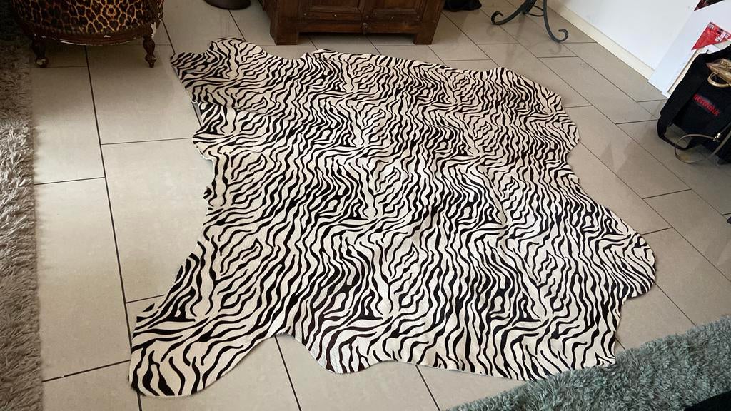 Stijlvol Zebrakleed / Koeienhuid – Zwart/Wit – 1.70m x 1.57m, 120 cm of meer, Zwart, Leer of Kunstleer, Nieuw