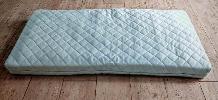 IKEA Vyssa babybed ledikantmatras, nieuwstaat, Huis en Inrichting, Slaapkamer | Matrassen en Bedbodems, Zo goed als nieuw, 200 cm