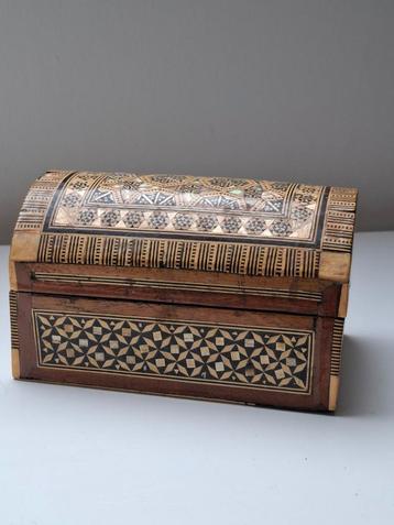 Oud kistje Egypte juwelenkistje beschikbaar voor biedingen