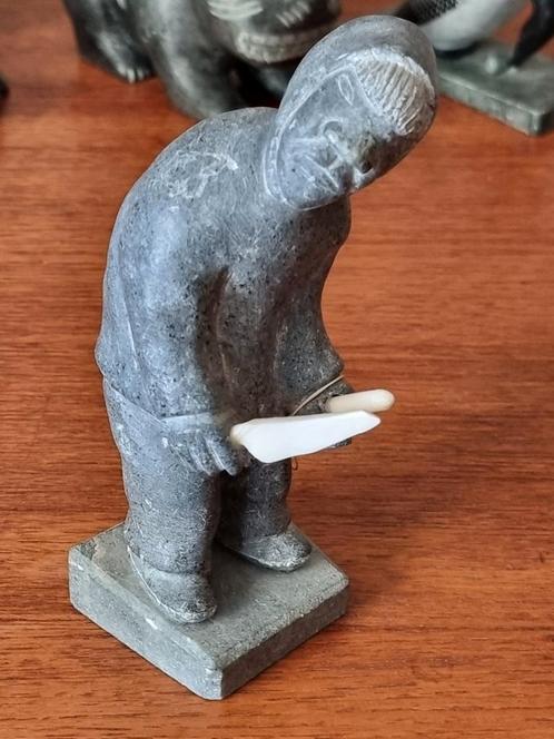 Inuït beeldje jager. Eskimo Groenland jaren 60, Antiek en Kunst, Kunst | Beelden en Houtsnijwerken, Verzenden
