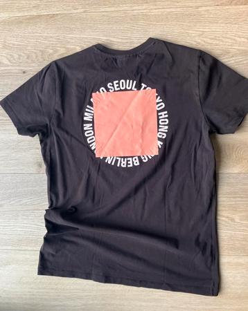 Zwart shirt maat M met leuk detail beschikbaar voor biedingen