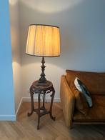 Mooie schemerlamp met bronzen of koperen voet ., Ophalen of Verzenden, Zo goed als nieuw, Romsntisch, Metaal