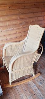 Rotan schommelstoel, Huis en Inrichting, Stoelen, Ophalen, Zo goed als nieuw, Riet of Rotan, Eén