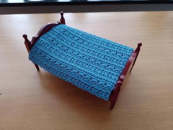 1:12 miniatuur sprei deken gehaakt lengtepatroon blauw beschikbaar voor biedingen