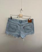 Levi’s short, Kleding | Dames, Spijkerbroeken en Jeans, Grijs, W33 - W36 (confectie 42/44), Ophalen of Verzenden, Levi