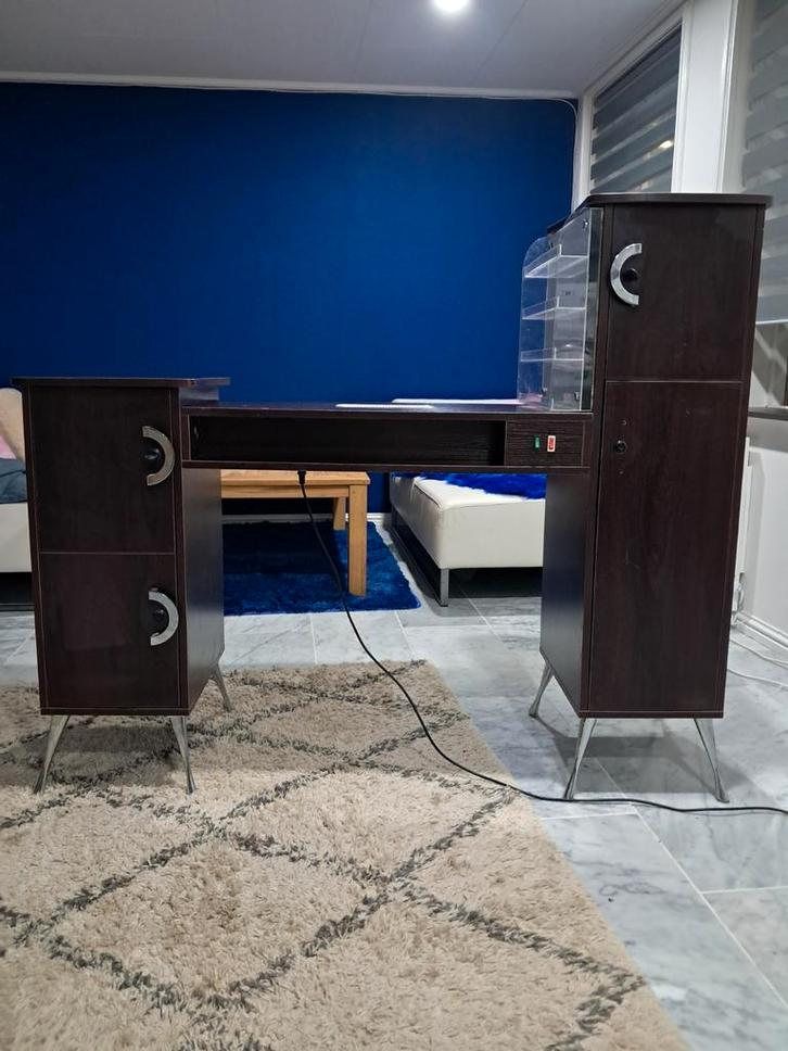 Profesionele nageltafel met afzuiging, Huis en Inrichting, Bureaus, Gebruikt, Bureau, Elektrisch, Ophalen