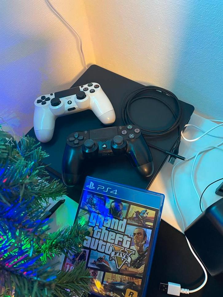 PlayStation 4 Slim 1tb + 2 Controllers  + oplaadstation, Spelcomputers en Games, Spelcomputers | Sony PlayStation 4, Gebruikt