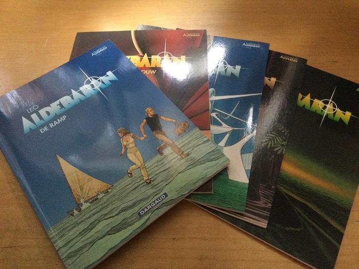 Aldebaran Leo sc 1-5 compleet Dargaud de werelden van strip, Boeken, Stripboeken, Zo goed als nieuw, Complete serie of reeks, Ophalen of Verzenden