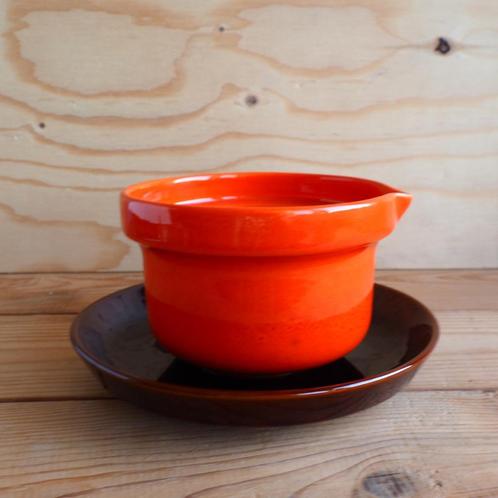 Huizen Holland Driehoek sauskom juskom sauciere oranje bruin, Huis en Inrichting, Keuken | Servies, Zo goed als nieuw, Kom(men)