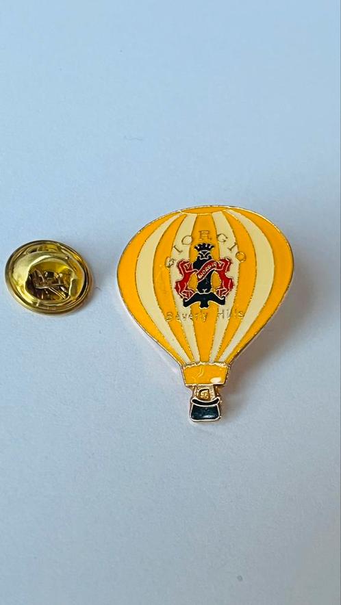 Giorgio Beverly Hills Luchtballon pin, Verzamelen, Speldjes, Pins en Buttons, Zo goed als nieuw, Ophalen of Verzenden