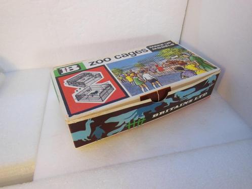 BRITAINS  4370  ZOO CAGES -  alleen het OUDE doosje, Hobby en Vrije tijd, Modelauto's | Overige schalen, Gebruikt, Overige typen