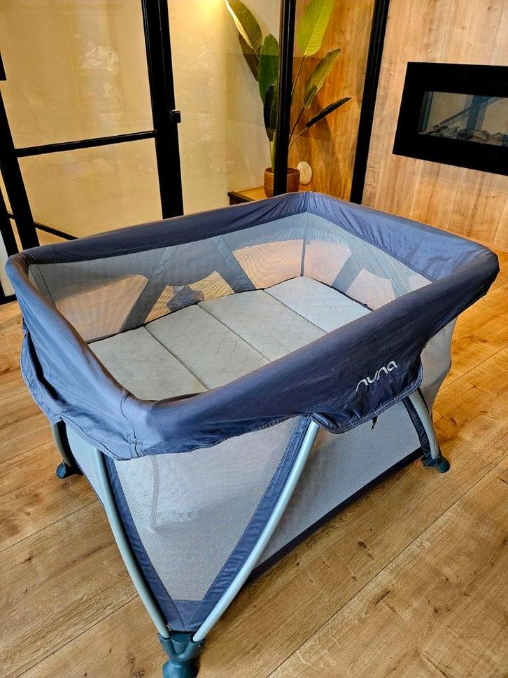 Nuna Sena Aire Box met Verhoger, Kinderen en Baby's, Boxen, Zo goed als nieuw, Rechthoekig, In hoogte verstelbaar, Ophalen