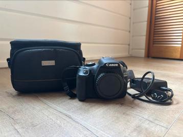 Canon EOS 1500D met hoes en oplader beschikbaar voor biedingen