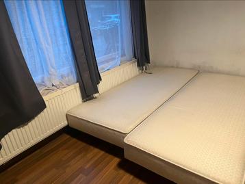 Twee gratis 1 persoonsbedden
