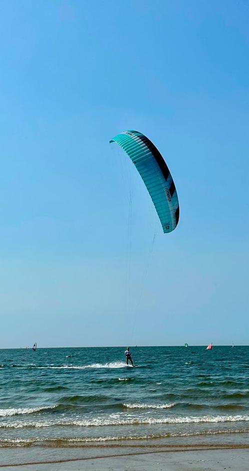 12 Flysurfer Sonic 4, Watersport en Boten, Kitesurfen, Gebruikt, Geen board, Ophalen of Verzenden