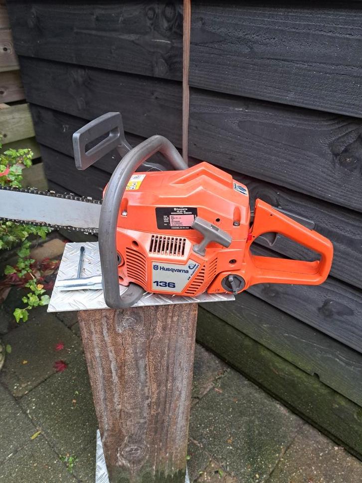 Husqvarna  136, Tuin en Terras, Hand-tuingereedschap, Zo goed als nieuw, Ophalen of Verzenden