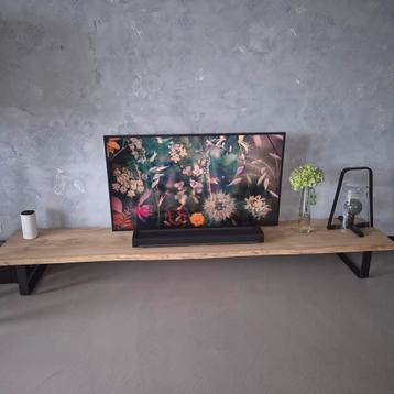 Wand/ TV Meubel met Zwart Metalen Voet beschikbaar voor biedingen