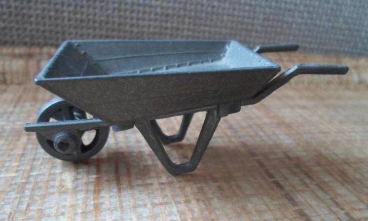 Tin miniatuur kruiwagentje. Wieltje draaibaar. Poppenhuis., Antiek en Kunst, Antiek | Tin, Ophalen of Verzenden