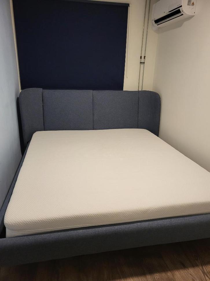 Kingsize bed IKEA compleet met foam matras, Huis en Inrichting, Slaapkamer | Bedden, Gebruikt, Tweepersoons, 180 cm, 200 cm, Hout