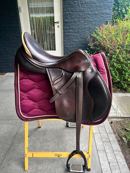Prestige Venezia 17” veelzijdigheidszadel bruin, Dieren en Toebehoren, Paarden en Pony's | Zadels, Zo goed als nieuw, Springen