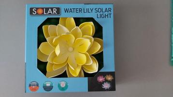 Solar Yellow Waterlily light, waterlelie geel drijflichtje beschikbaar voor biedingen