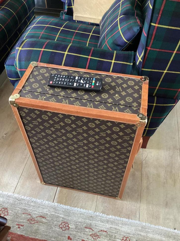 Bijzettafel/ koffer als originele bijzettafel, 91x41x20 cm., Huis en Inrichting, Tafels | Bijzettafels, Zo goed als nieuw, Rond