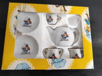 Vintage poppen servies porselein Miss Petticoat beschikbaar voor biedingen