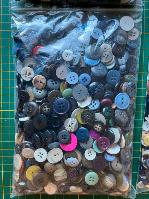 broek en blouseknopen, 2 zakken, Hobby en Vrije tijd, Naaien en Fournituren, Zo goed als nieuw, Knoop of Knopen, Ophalen of Verzenden