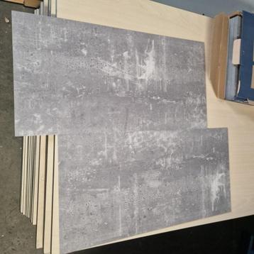 13 m2 Plak PVC Tarkett Essence 30 - Gekrast Cementgrijs. beschikbaar voor biedingen