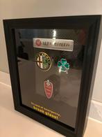 Alfa Romeo Sleutel en Emblemen in Lijst - 'In Case of Emerge, Verzenden, Zo goed als nieuw, Reclamebord