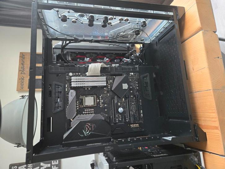 Te koop Lian Li case met custom loop waterkoeling(compleet), Computers en Software, Moederborden, Zo goed als nieuw, Ophalen of Verzenden