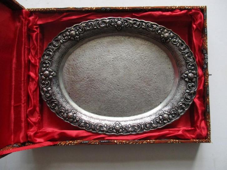 Djokja ovale schaal 800 KTS  in houten batik doos, Antiek en Kunst, Kunst | Niet-Westerse kunst, Ophalen of Verzenden