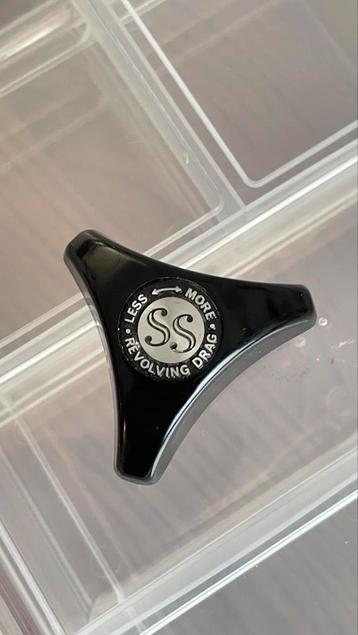 Knop of stikker Daiwa 3000ss beschikbaar voor biedingen