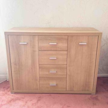 Dressoir beschikbaar voor biedingen