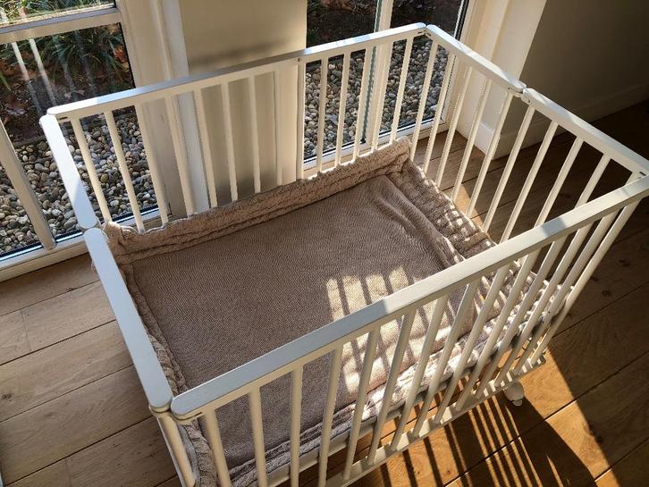 Inklapbare babybox Petite Amelie, ZGAN!, Kinderen en Baby's, Boxen, Zo goed als nieuw, Rechthoekig, In hoogte verstelbaar, Boxkleed