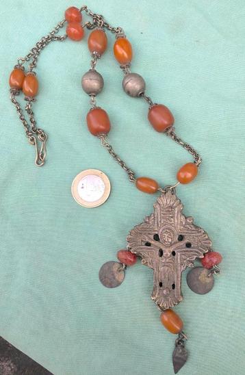 Waarschijnlijk Russisch Orthodox bronzen kruis aan ketting beschikbaar voor biedingen