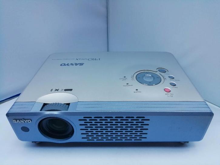 Sanyo PRO xtraX Multiverse Projector model PLC-XU47, Audio, Tv en Foto, Beamers, Gebruikt, LCD, Overige resoluties, Ophalen of Verzenden