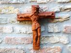 Oud terracotta kruisbeeld / crucifix aardewerk corpus Jezus, Antiek en Kunst, Ophalen of Verzenden