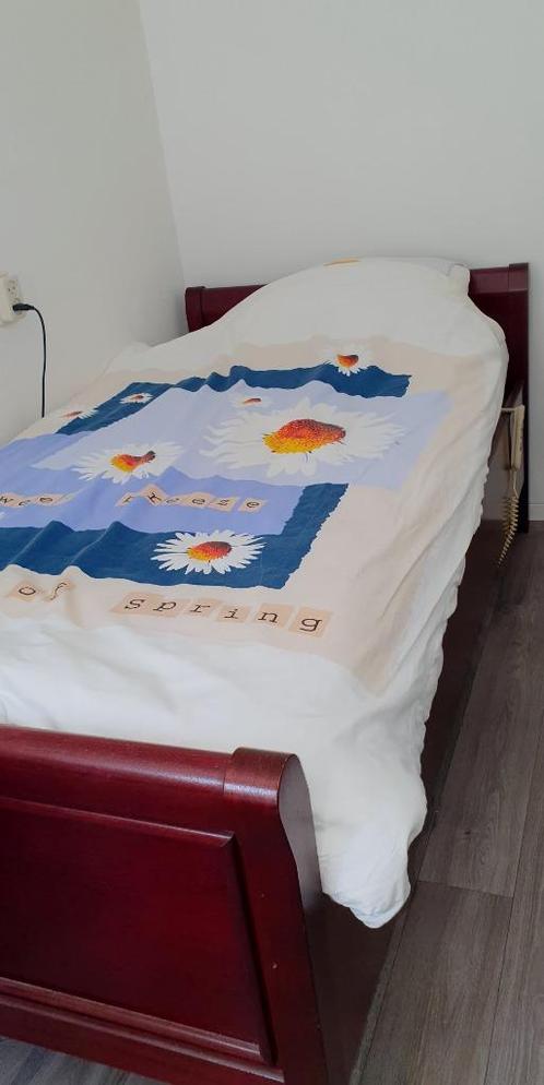 Hardhouten elektrisch palissander kleurig eens persoons bed, Huis en Inrichting, Slaapkamer | Bedden, Zo goed als nieuw, Eenpersoons