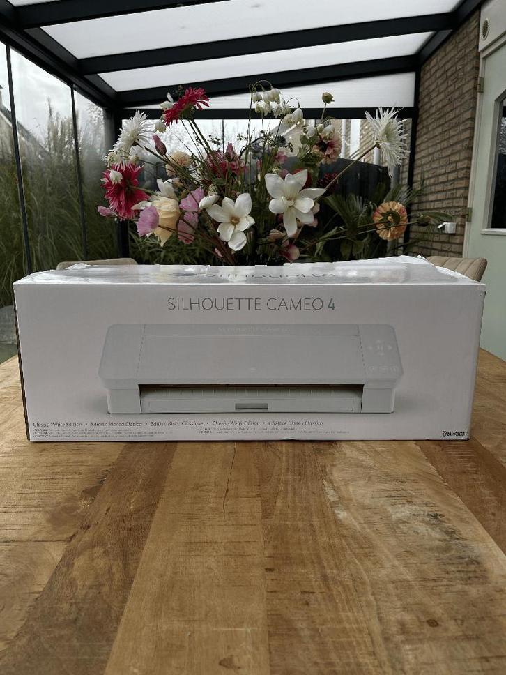 Silhouette Cameo 4 (nieuwstaat) incl folie & nieuw accessoir, Hobby en Vrije tijd, Knutselen, Nieuw, Gereedschap of Toebehoren