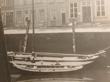 Foto 1933: Boot aan kade in Nederland beschikbaar voor biedingen