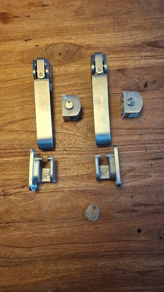 2x AXA Oyster Raamsluiting, Doe-het-zelf en Verbouw, Hang- en Sluitwerk, Gebruikt, Schuif of Grendel, Rvs, Ophalen of Verzenden