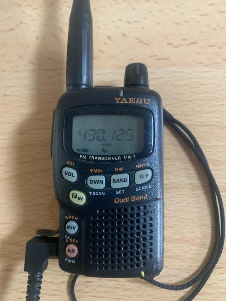 Yeasu VX-1R dual band (2/70 cm) US versie, Telecommunicatie, Portofoons en Walkie-talkies, Gebruikt, Portofoon of Walkie-talkie