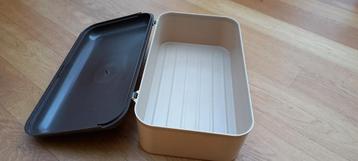 Voorraad-box (hardplastic) beschikbaar voor biedingen